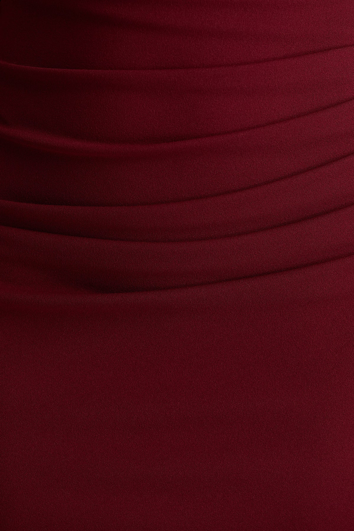Leah | Burgundy asymmetrisk midiklänning med capeärm