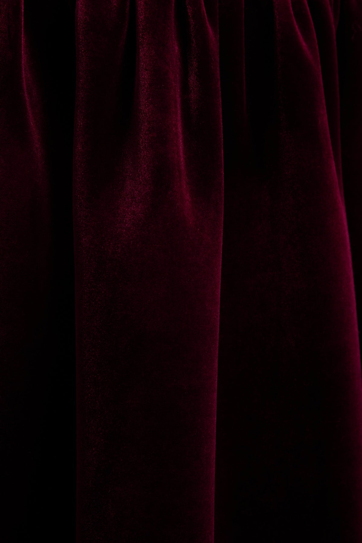Violetta | Burgundy midiklänning i sammet med avtagbara axelband