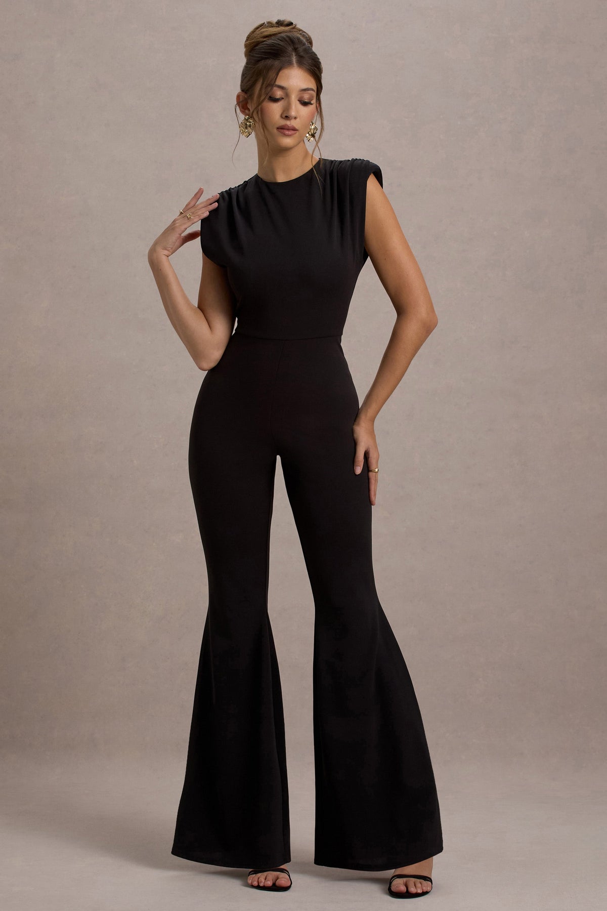 Elyna | Svart byxdress med hög hals och drapering