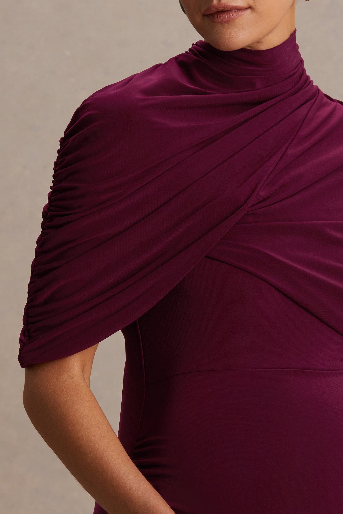 Augustina | Burgundy midiklänning i gravidmodell med capeärm