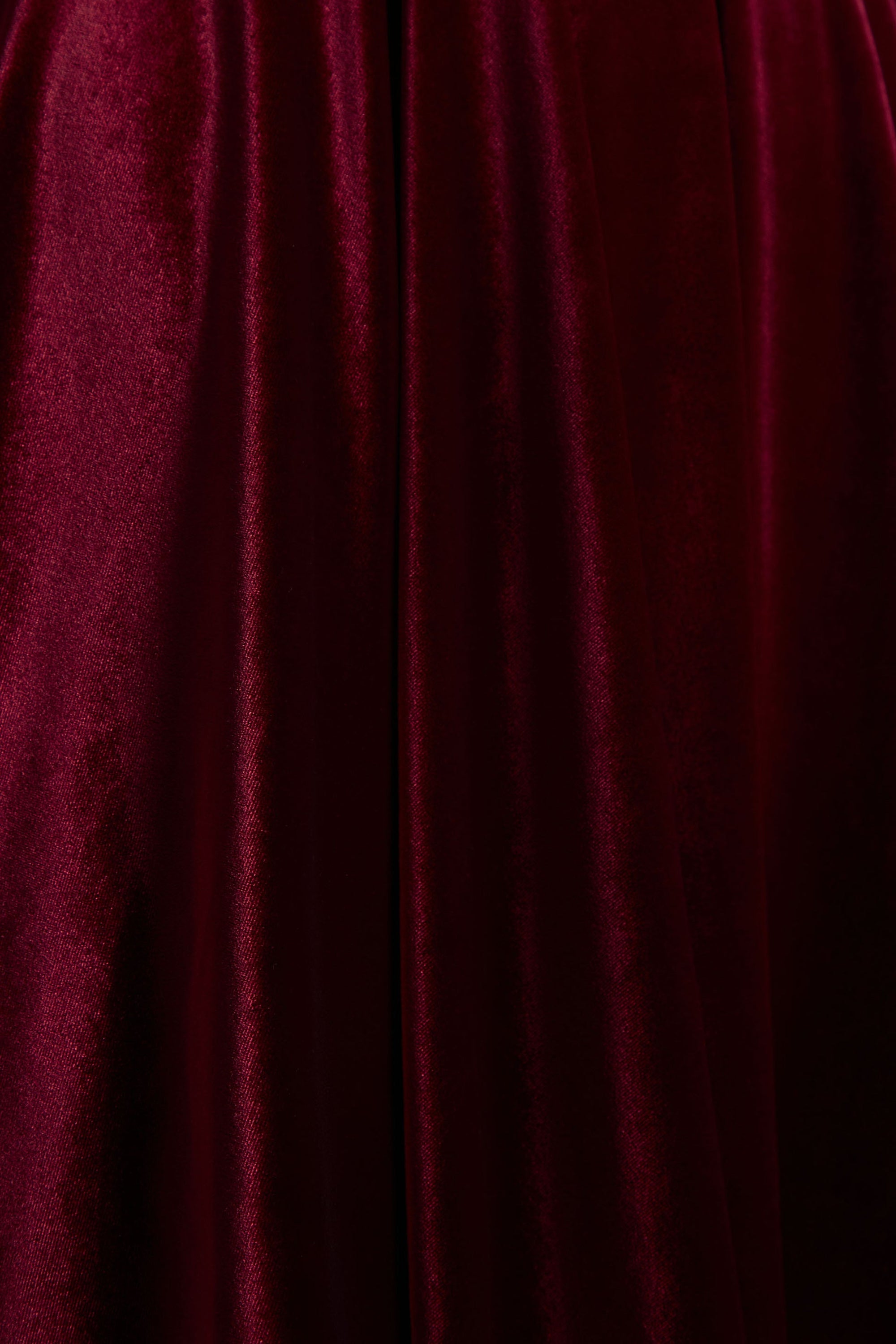 Roxanne | Burgundy miniklänning i sammet med klockad kjol