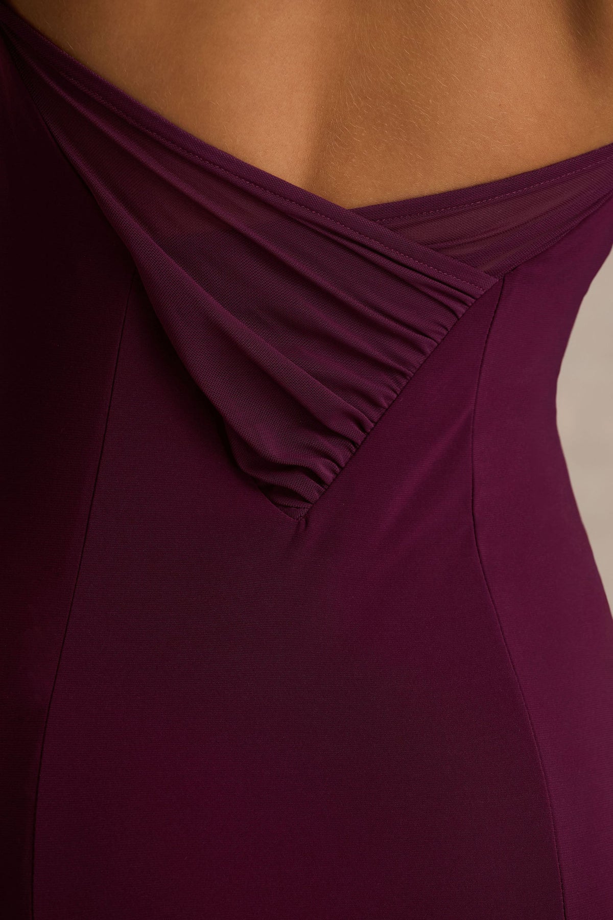 Gabbie | Burgundy långklänning med draperad halsringning