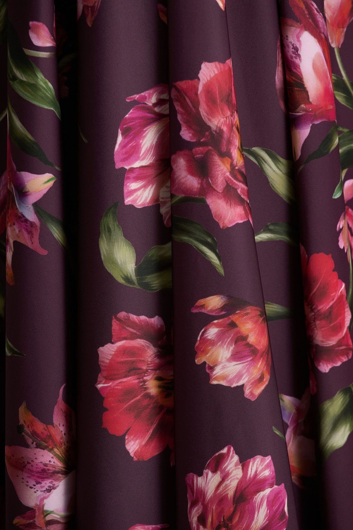 Berta | Burgundy midiklänning med blommönster och klockad kjol