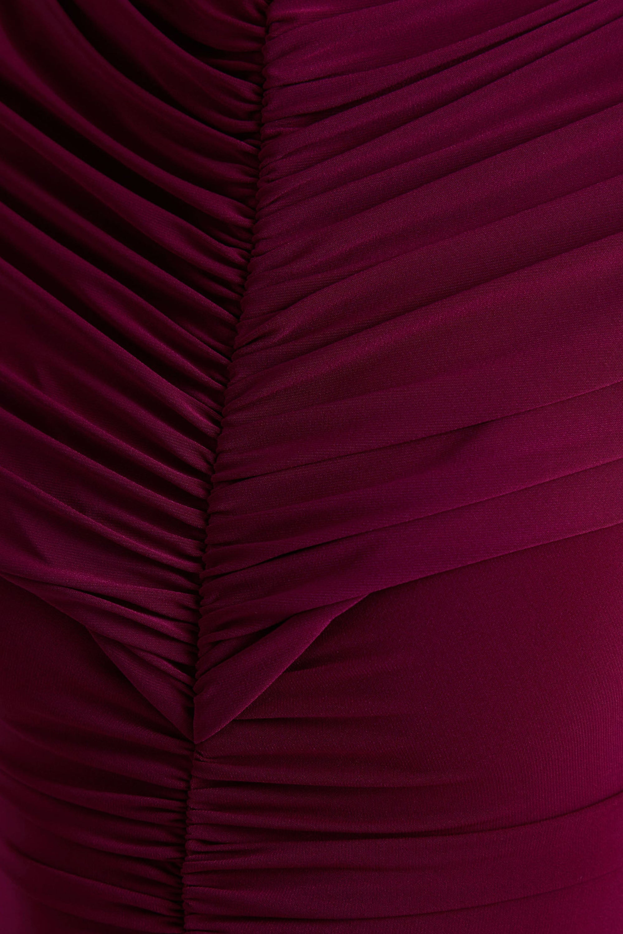 Azaria | Burgundy långklänning med hög hals och rynkad överdel