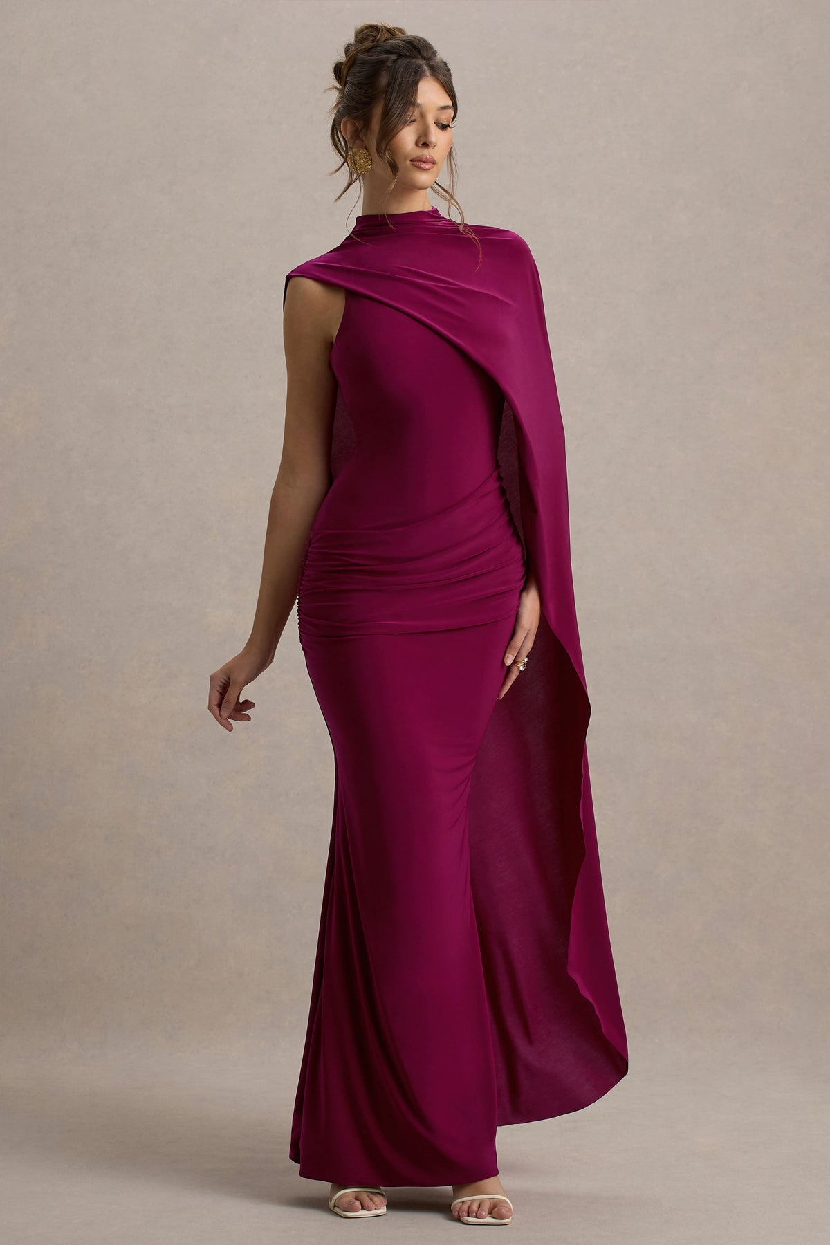 Maeve | Burgundy långklänning med capeärm