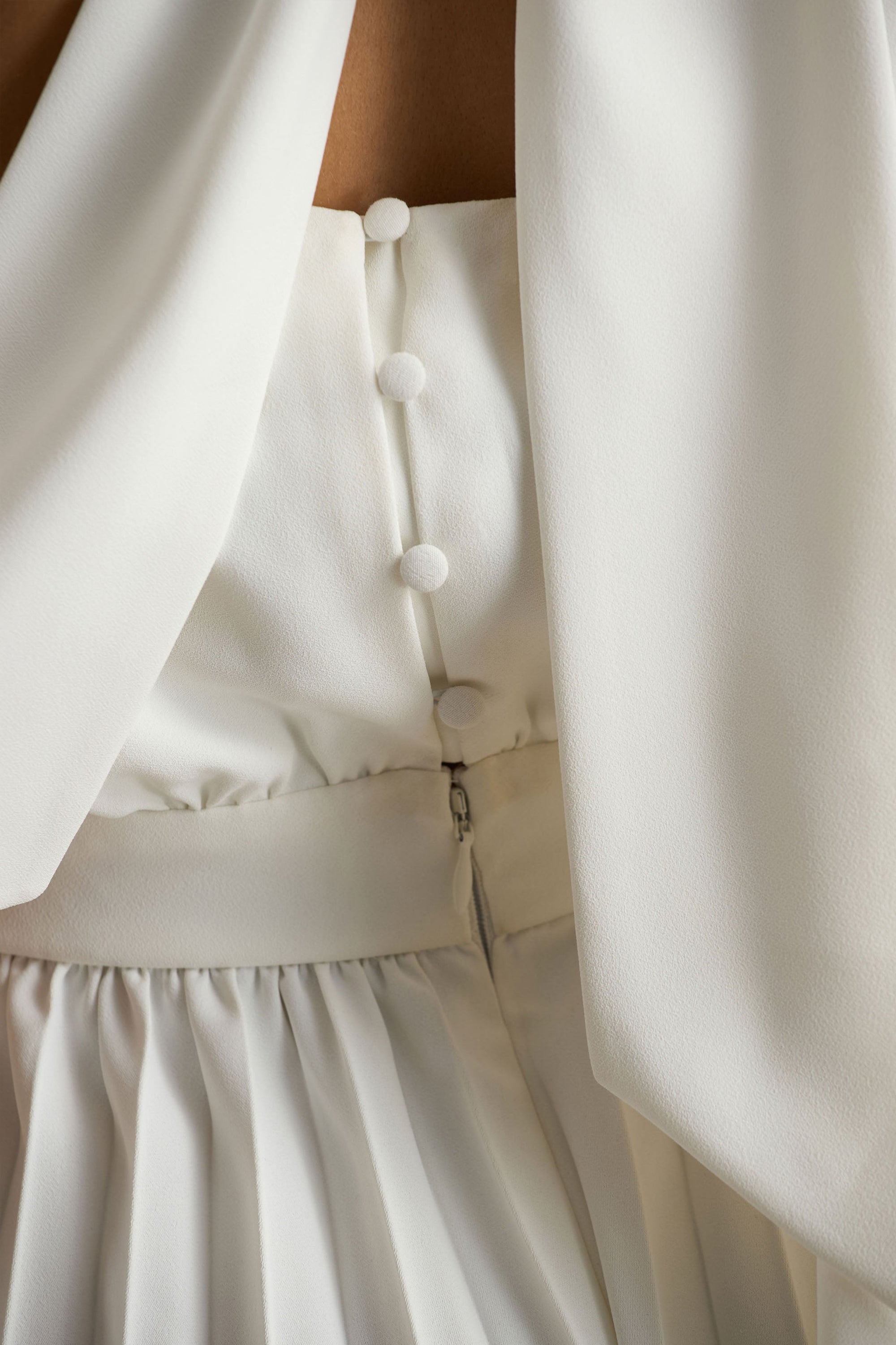 Paradise | Vit byxdress med capeärm