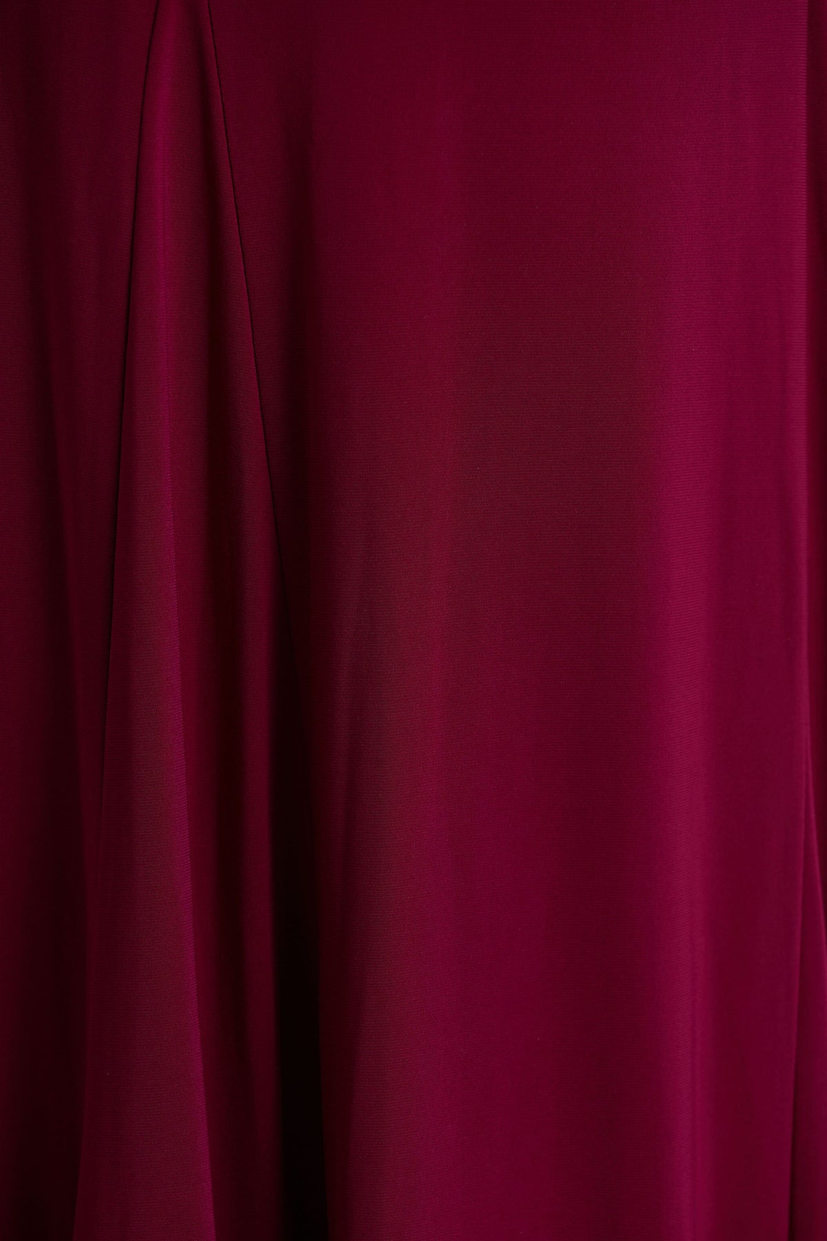 Cilla | Burgundy långklänning med bardothalsringning och rynkade detaljer