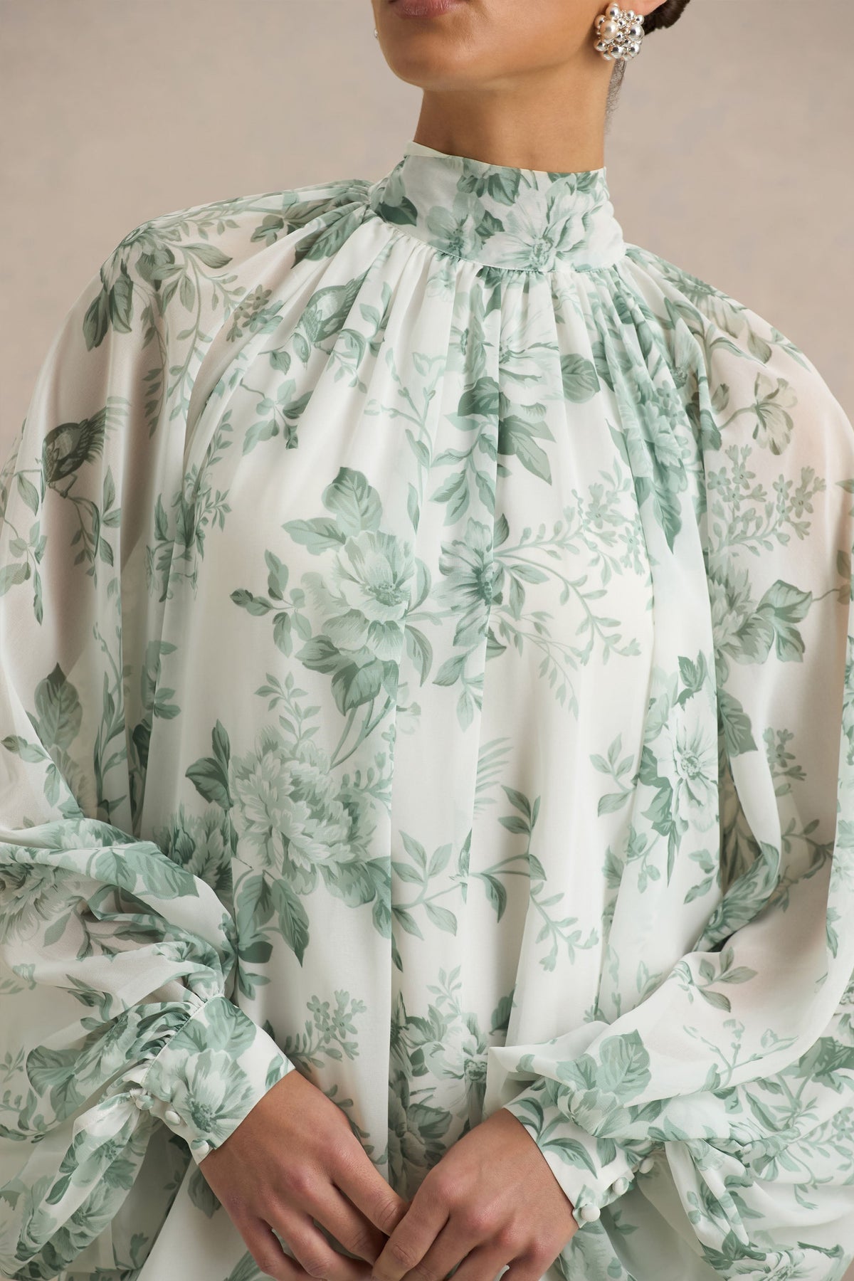 Delphia | Grön blommönstrad långklänning med asymmetrisk fåll
