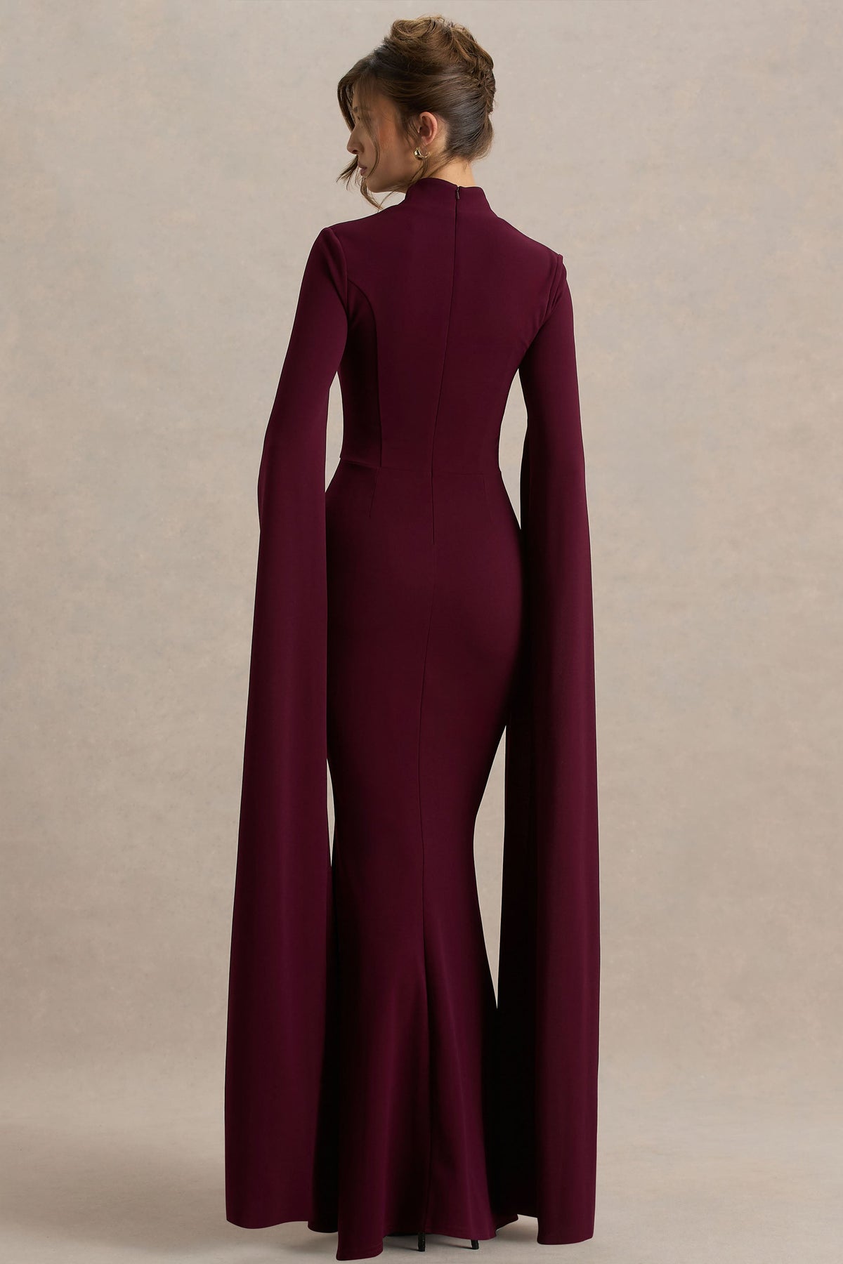 Esme | Burgundy långklänning med capeärm