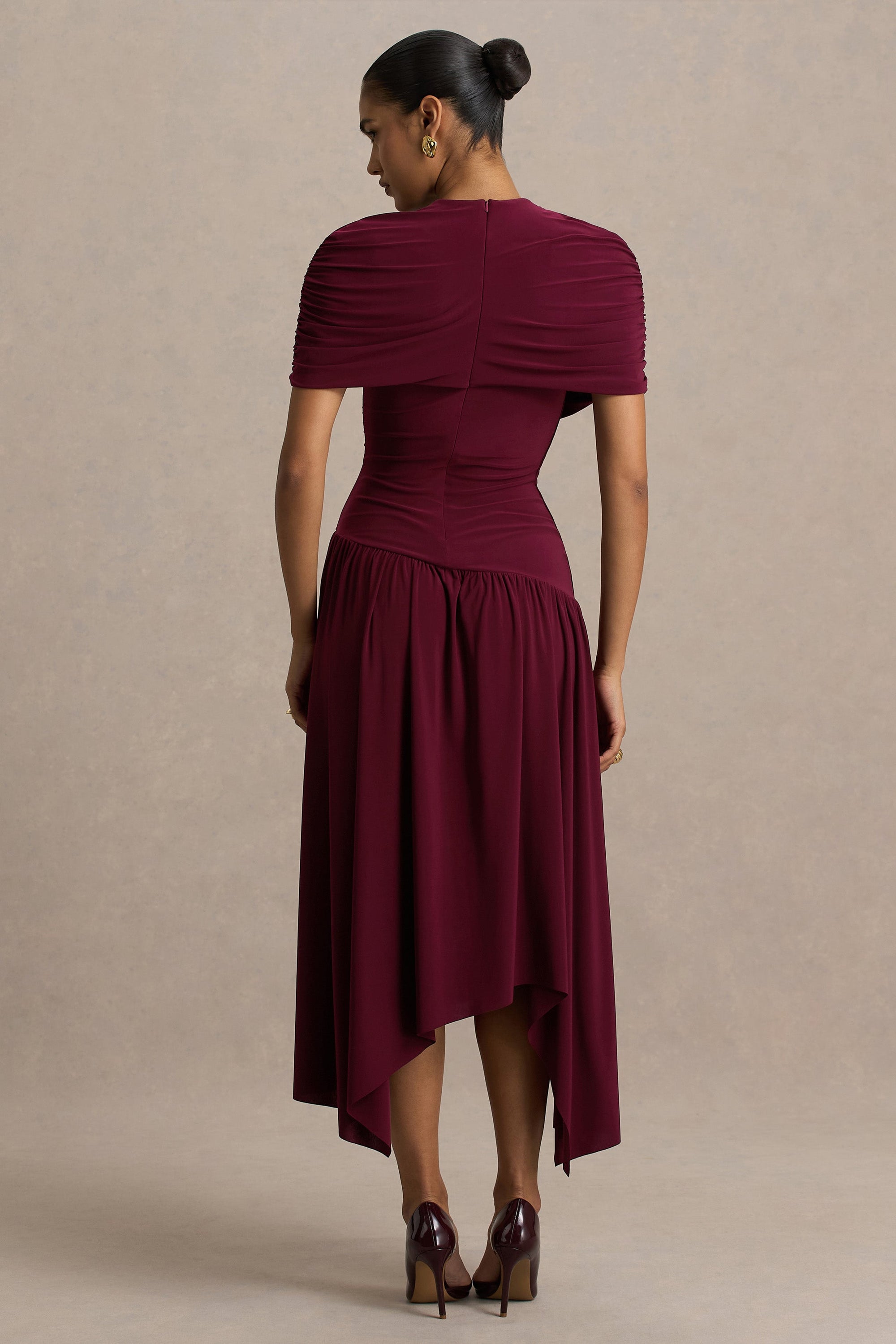 Ione | Burgundy midiklänning med omlottdesign och asymmetrisk fåll