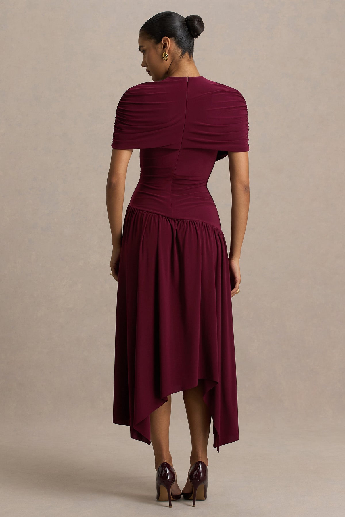 Ione | Burgundy midiklänning med omlottdesign och asymmetrisk fåll