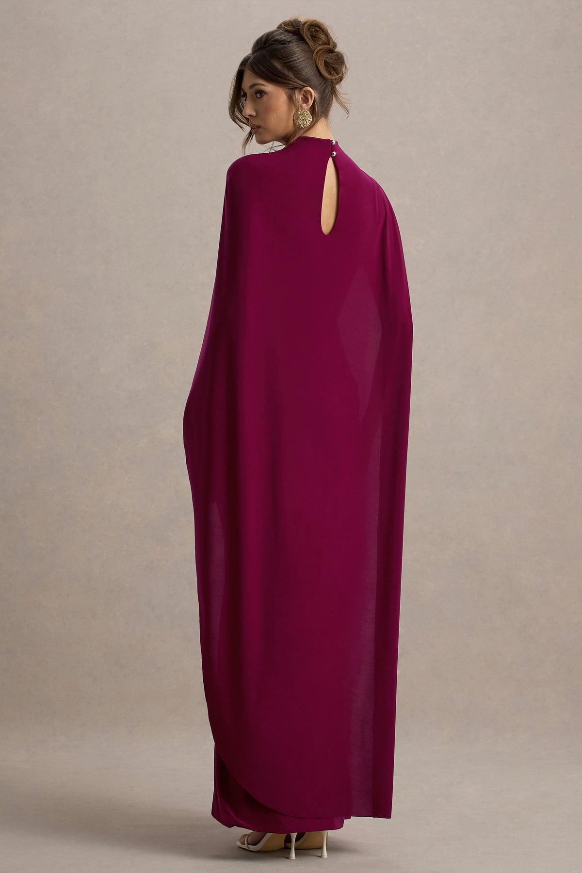 Maeve | Burgundy långklänning med capeärm