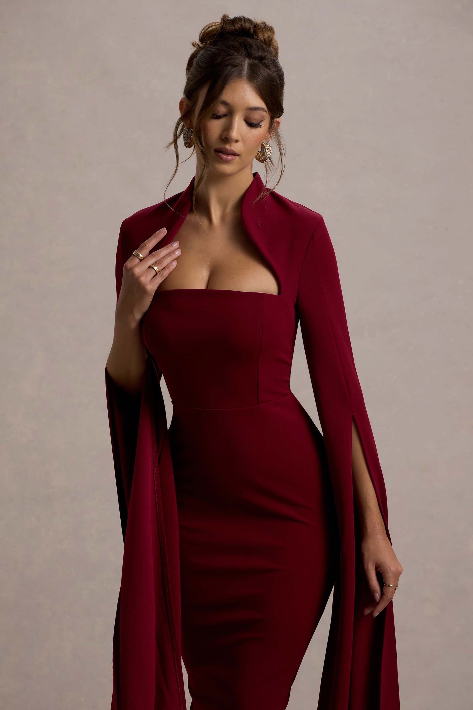 Linden | Burgundy midiklänning med capeärm