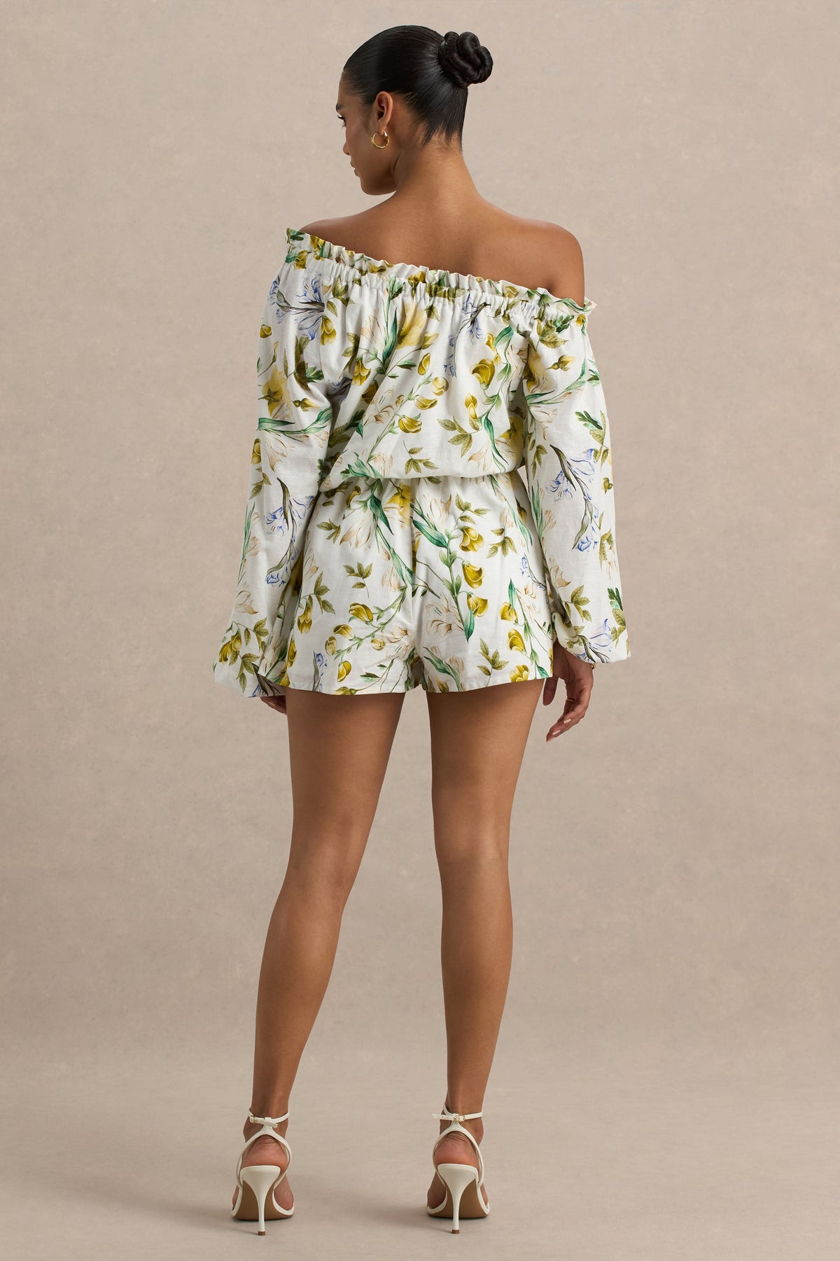 Waterfall | Vit kort byxdress med citrongult blommönster och lång ärm