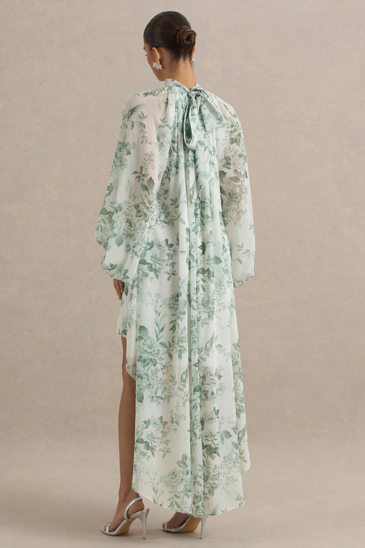 Delphia | Grön blommönstrad långklänning med asymmetrisk fåll